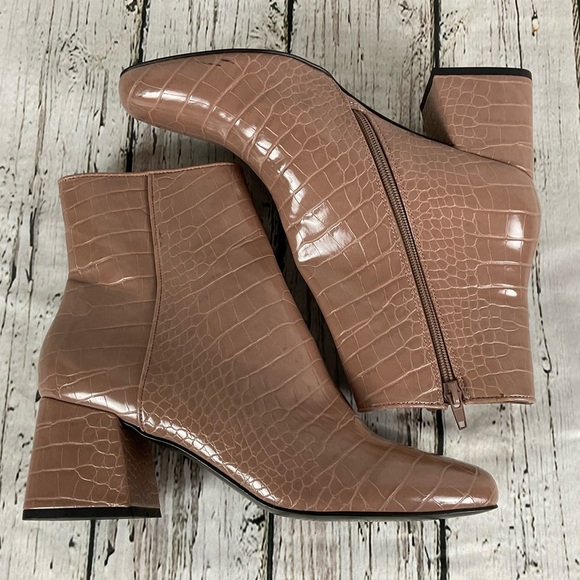 Steve Madden “Darma” Crocodile Embossed Ankle Boots Blush Tan Bootie Sz 10 - Picture 8 of 9